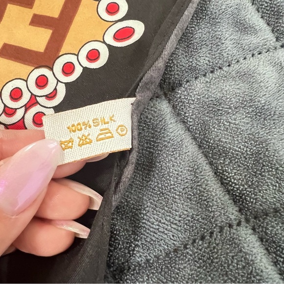 Fendi scarf Silk large square wrap B19 - Picture 4 of 9